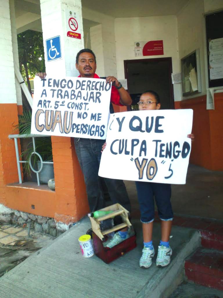 Lustrador de calzado y su hija