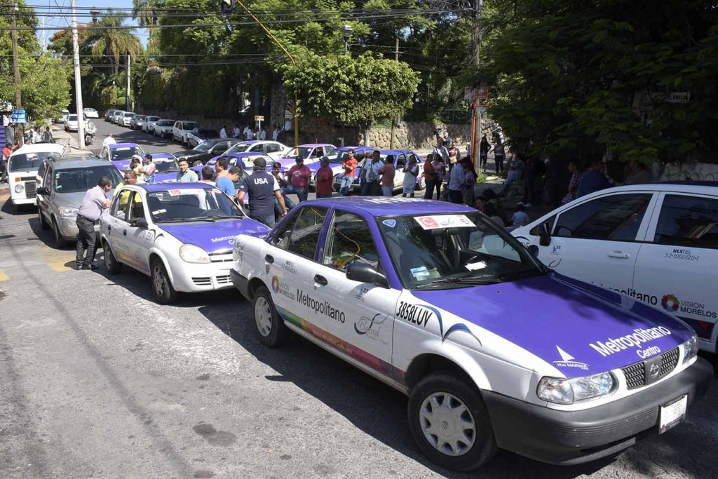 Taxistas apoyan a los ambulantes