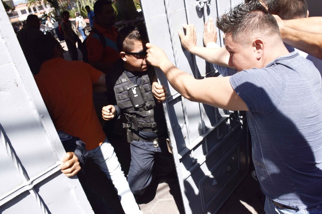 Ex trabajadores fuerza portÃ³n
