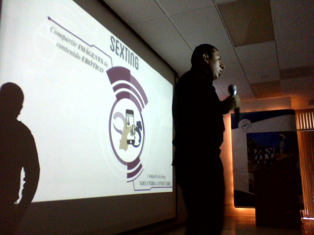 Exposicion sobre delitos en redes