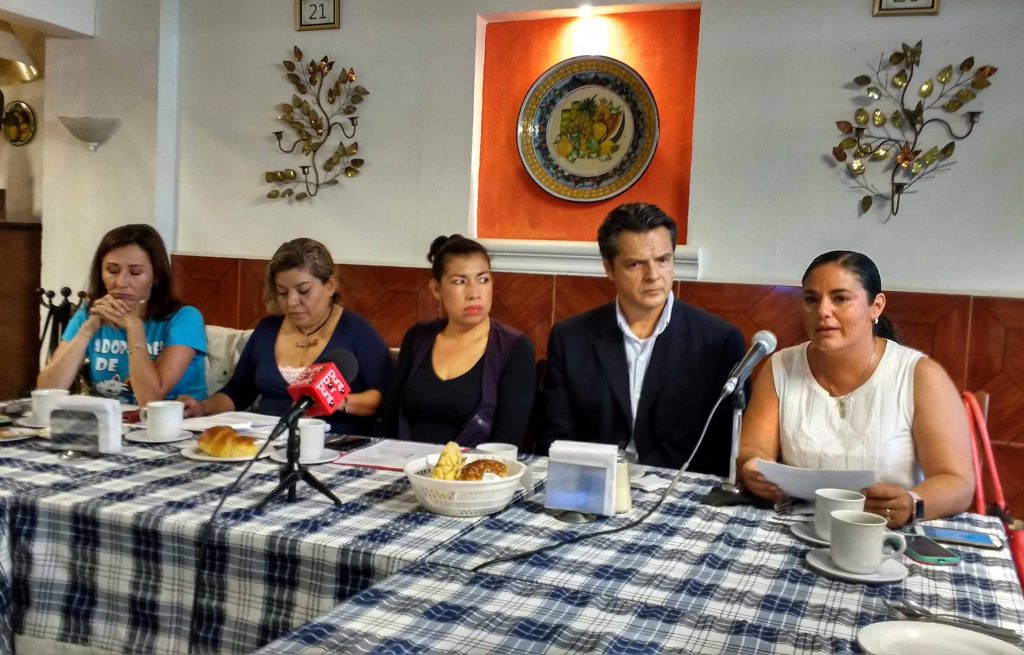 Vanessa y Arie López Padilla y protectores de animales