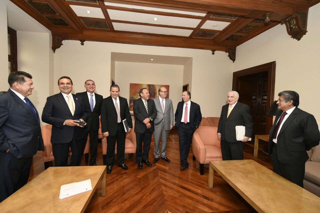 Piden gobernadores del PRD a gobierno federal evitar recortes a rubros sociales