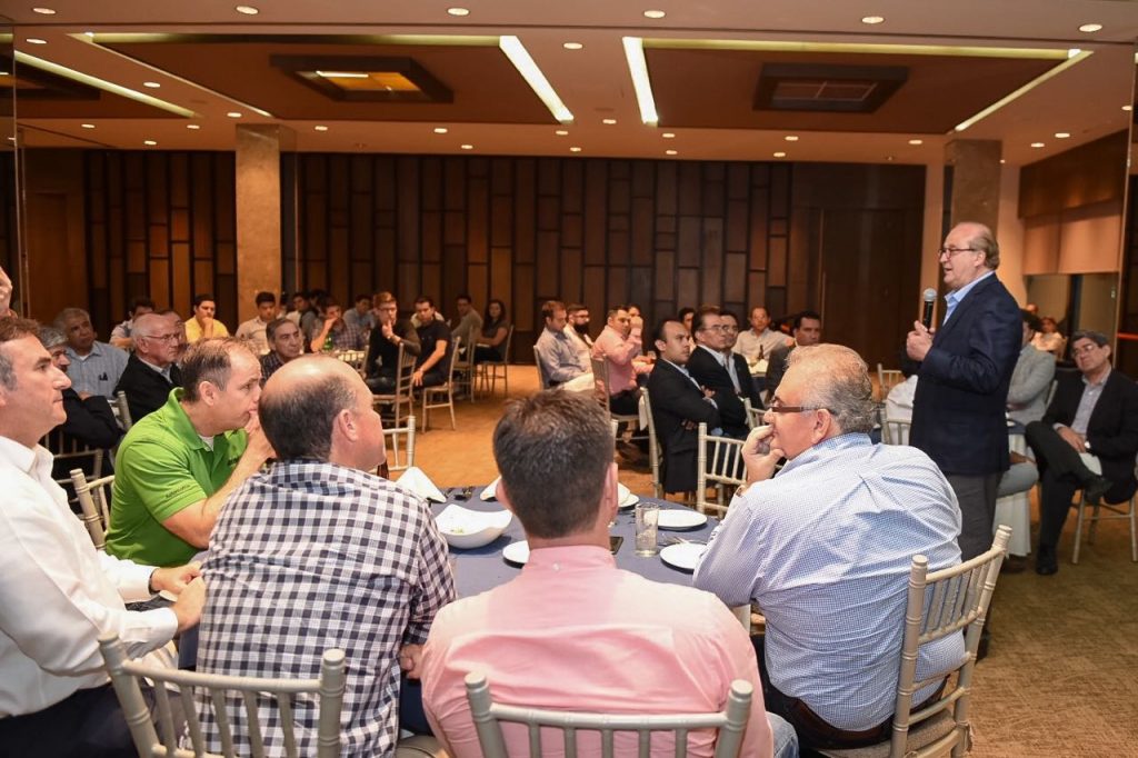 Graco Ramírez en reunión con EXA-Tec, en Nuevo León