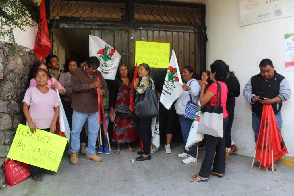 manifestantes-una-de-ella-agredio-a-reporteros