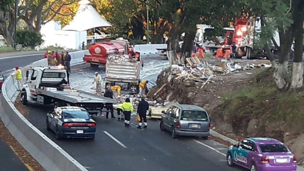 Accidente de camión en autopista 