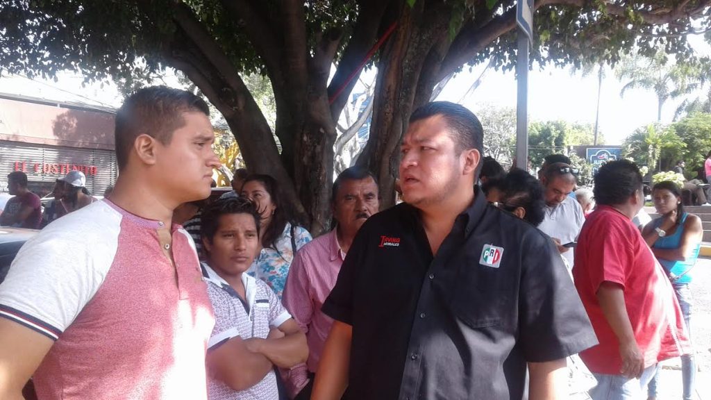 Priistas toman sede eststal