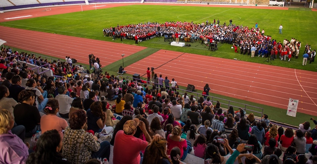 Dos mil voces hacen magia en el Centenario; se presenta coro monumental infantil