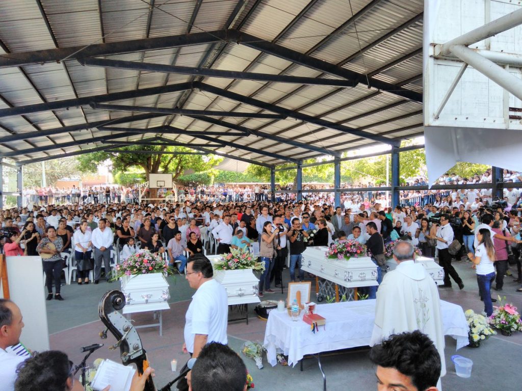 Misa de cuerpo presente de estudiantes 