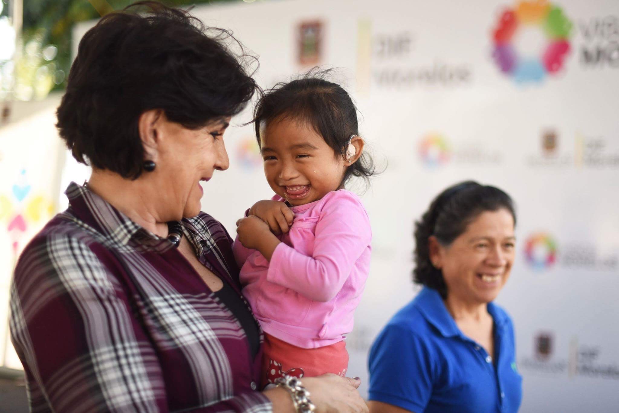 DIF Morelos y Beneficencia Pública combaten discapacidad auditiva