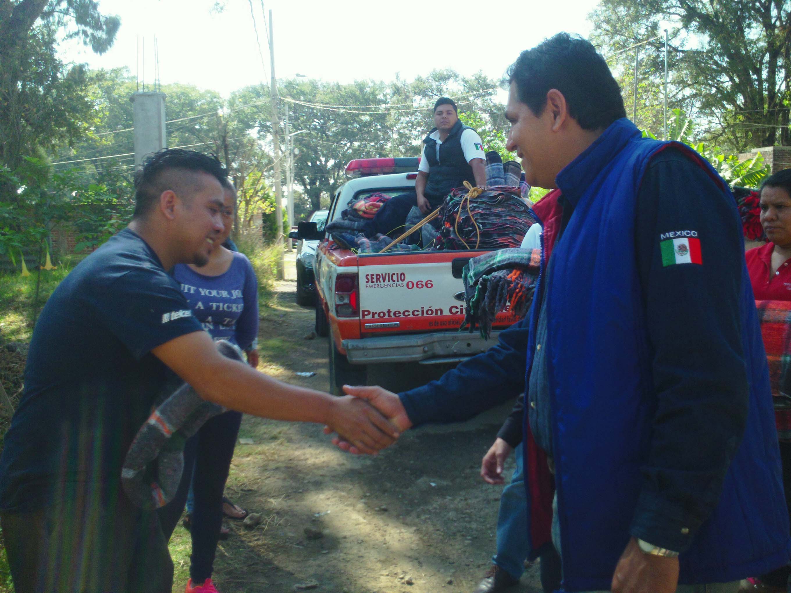 Dan cobijo a habitantes de Cuernavaca ante el descenso de temperatura