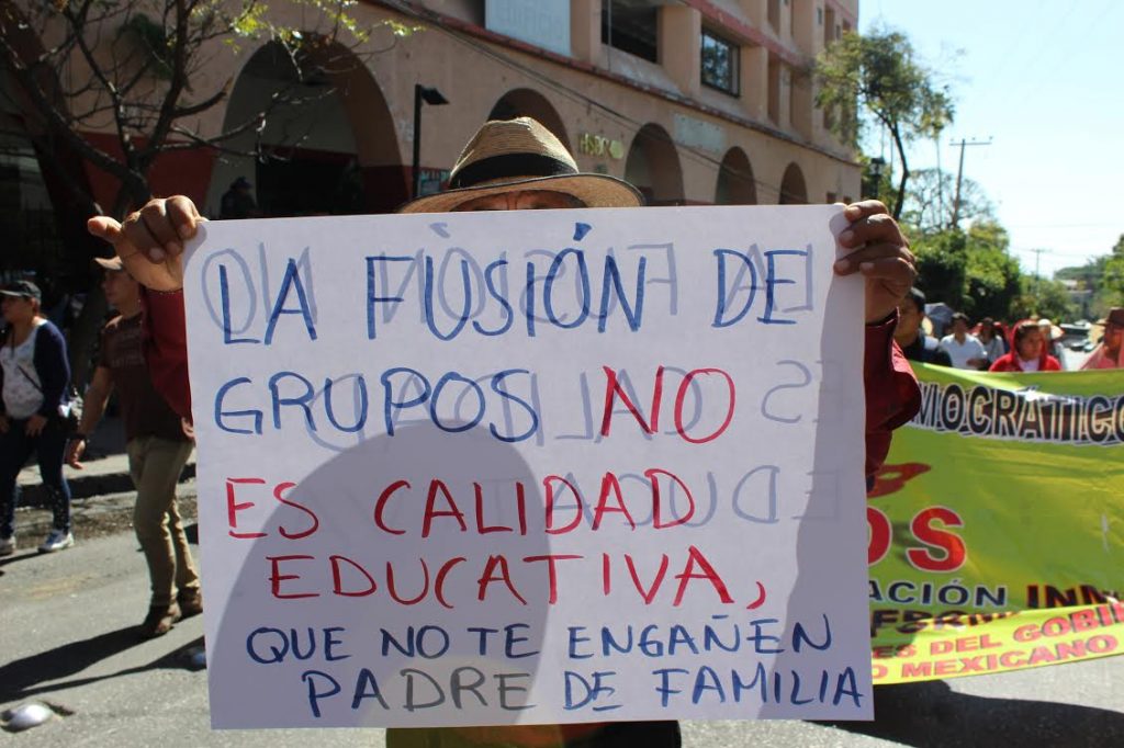Marchan contra la fusión de grupos 