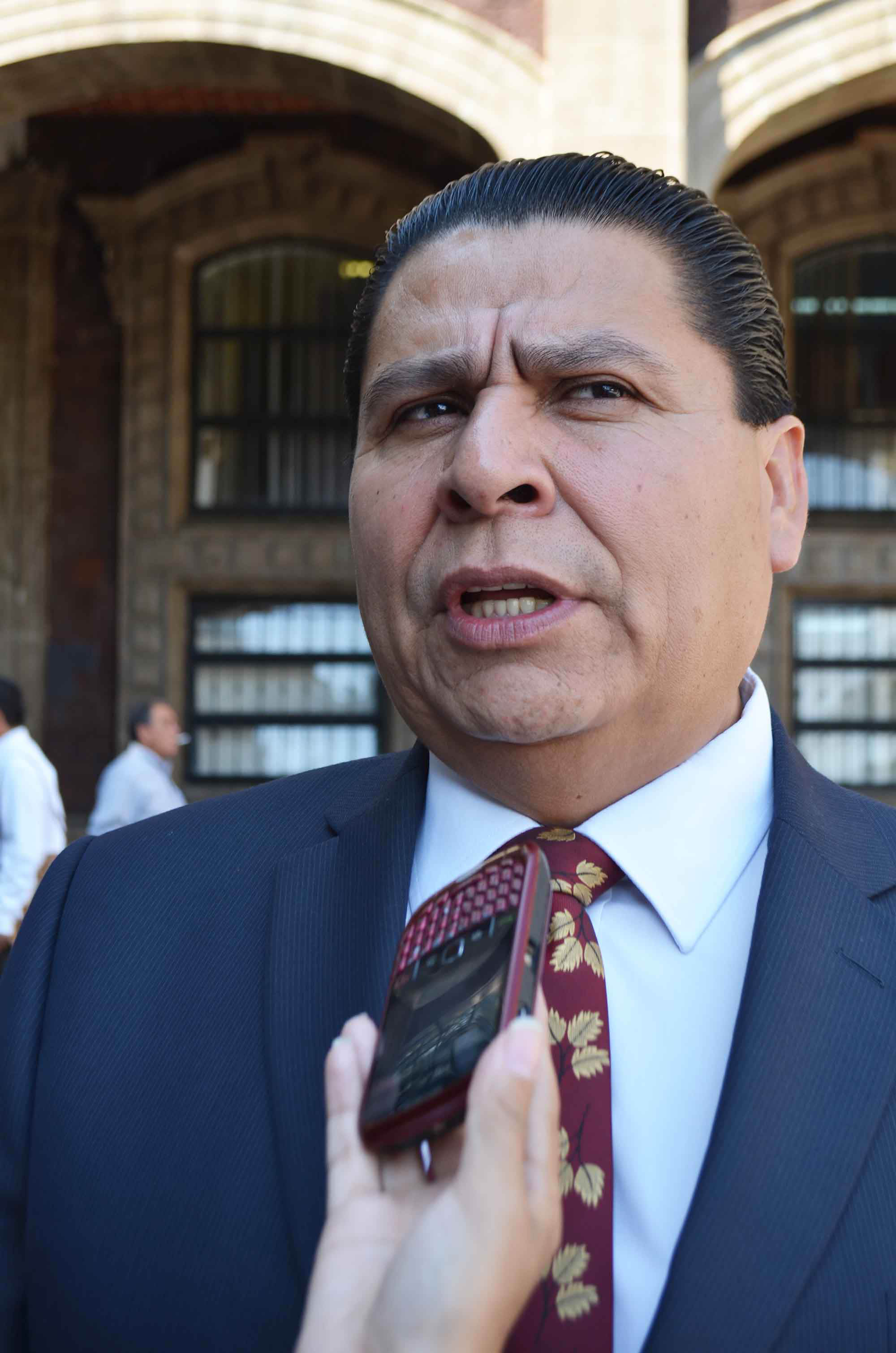 Llaman abogados a ampararse contra el gasolinazo