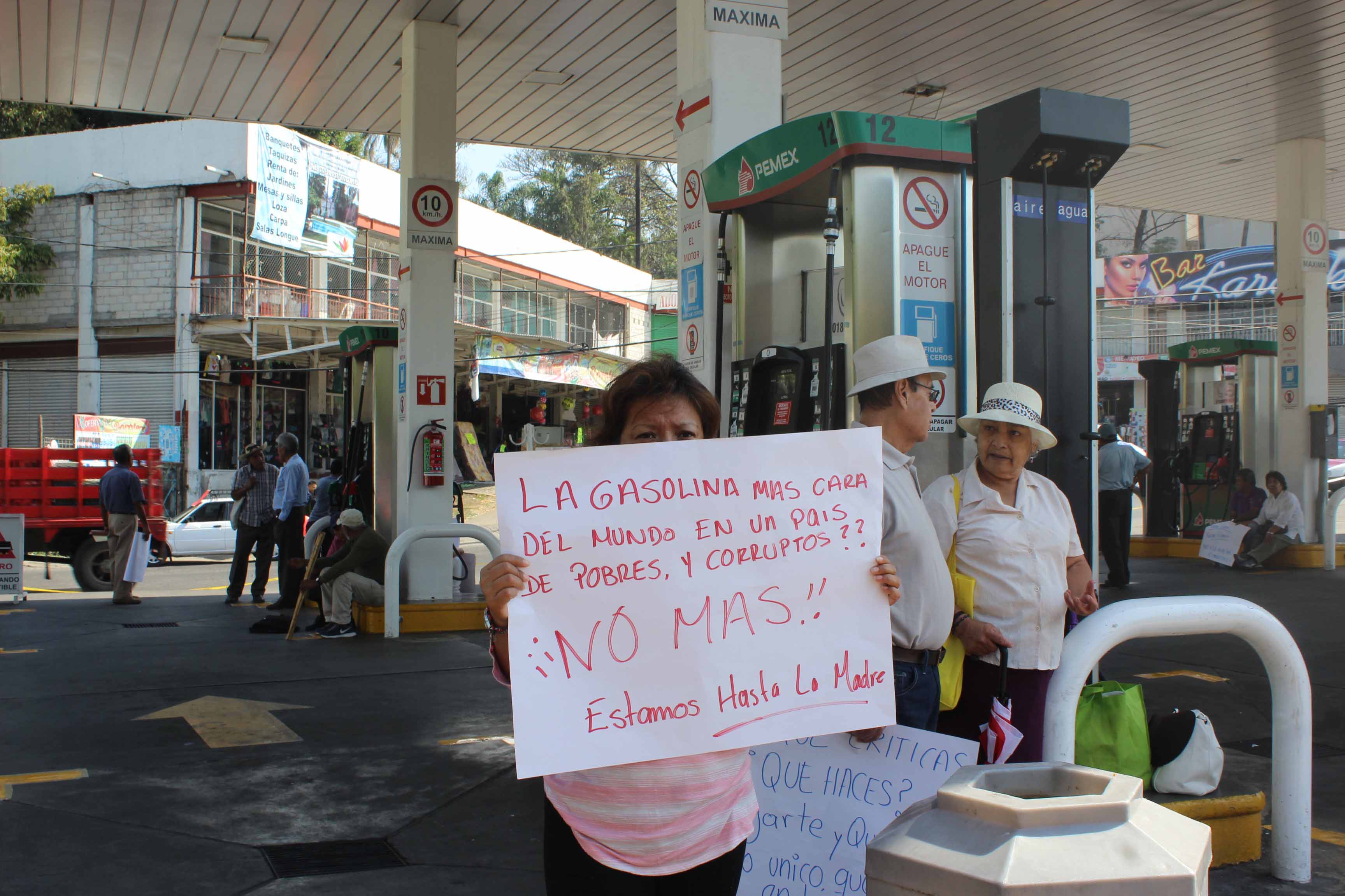 Cierran más de sesenta gasolineras por desabasto y temor a protestas