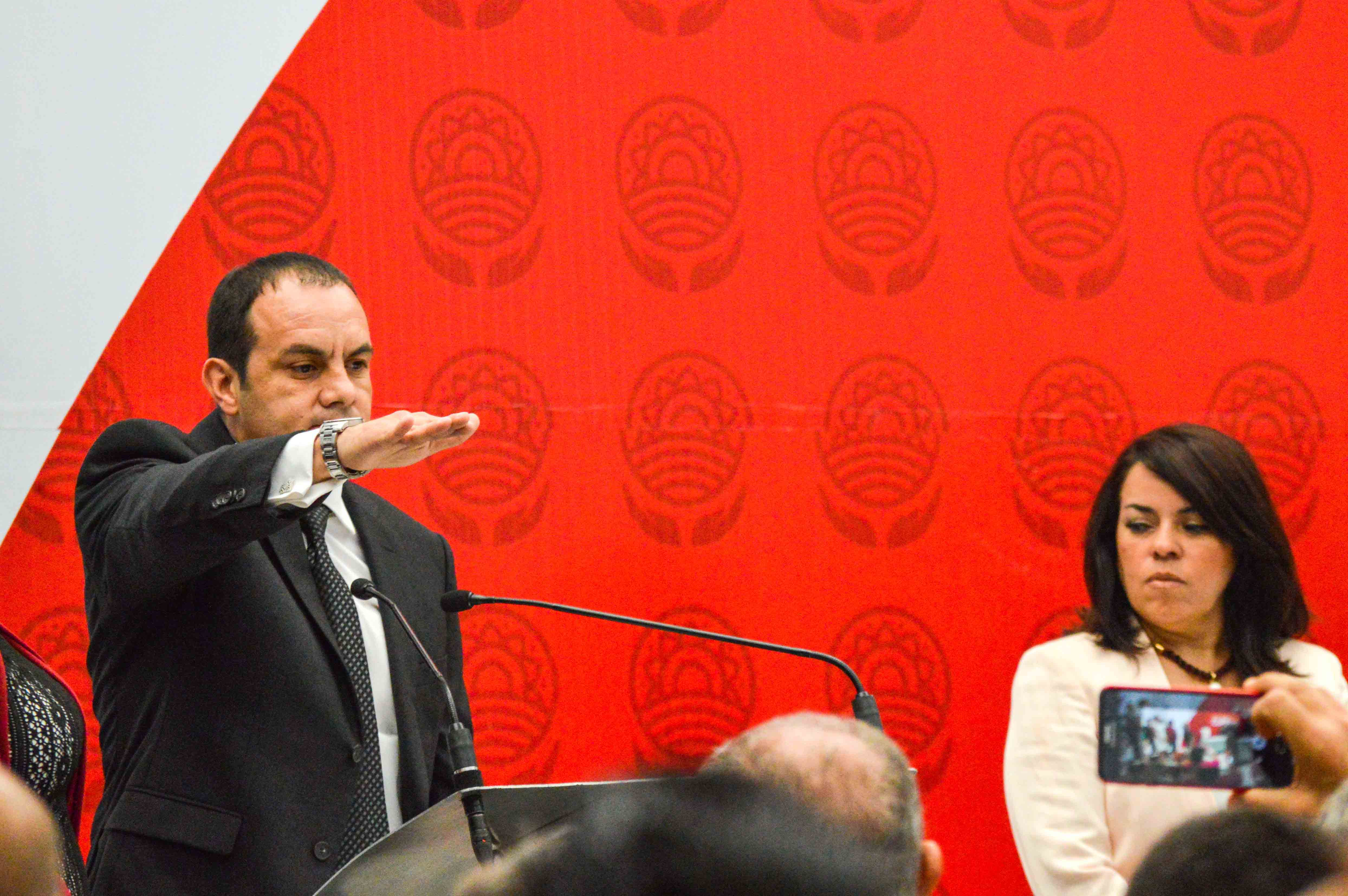 Pide Cuauhtémoc Blanco a regidores cooperación para sillas para que puedan trabajar