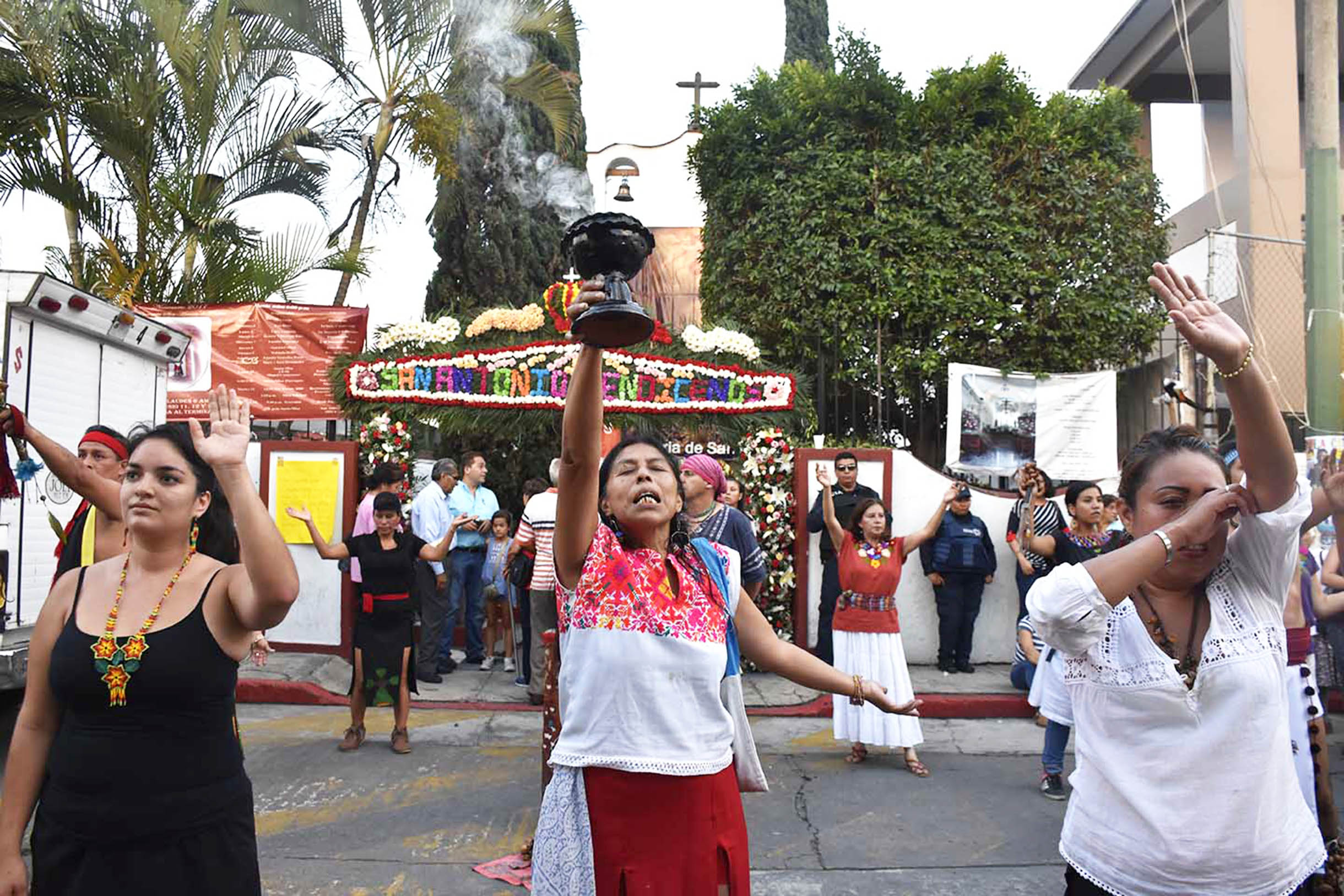 Sin ayuda del gobierno, celebra San Antón su feria patronal