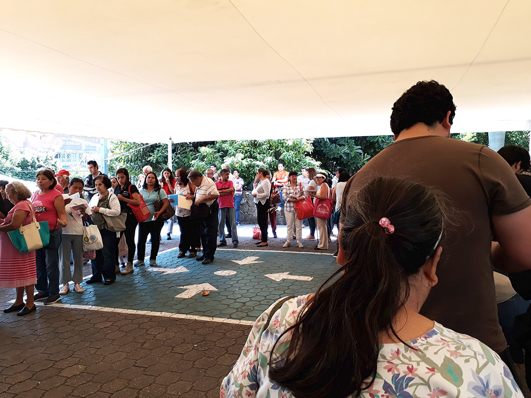 IMSS un doble martirio, se quejan pacientes