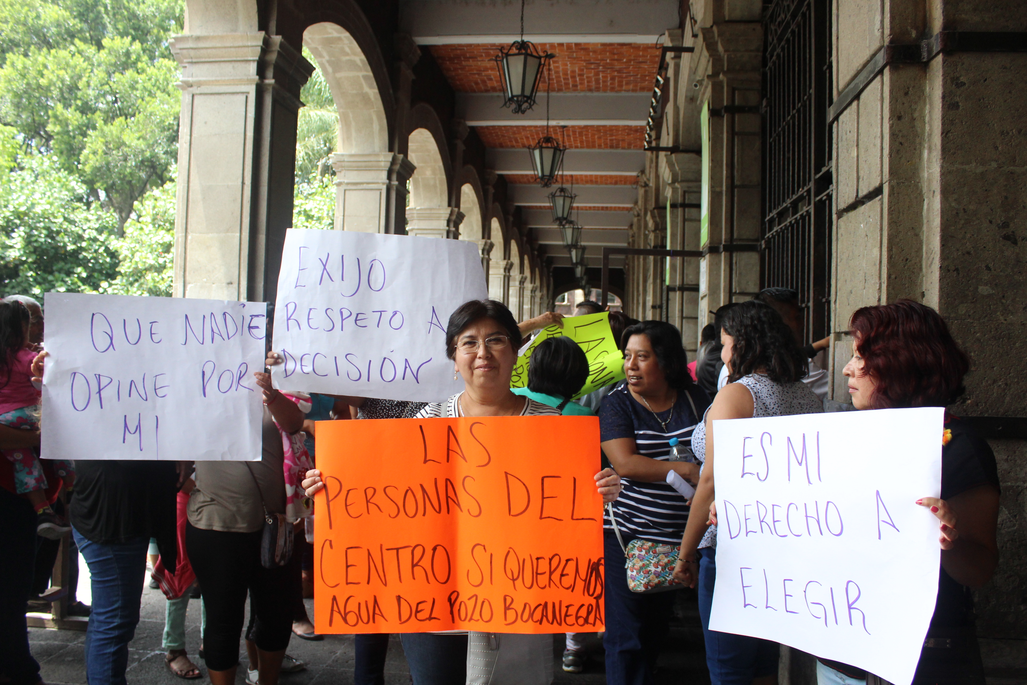 Protestan habitantes de Tepoztlán por disputa de agua