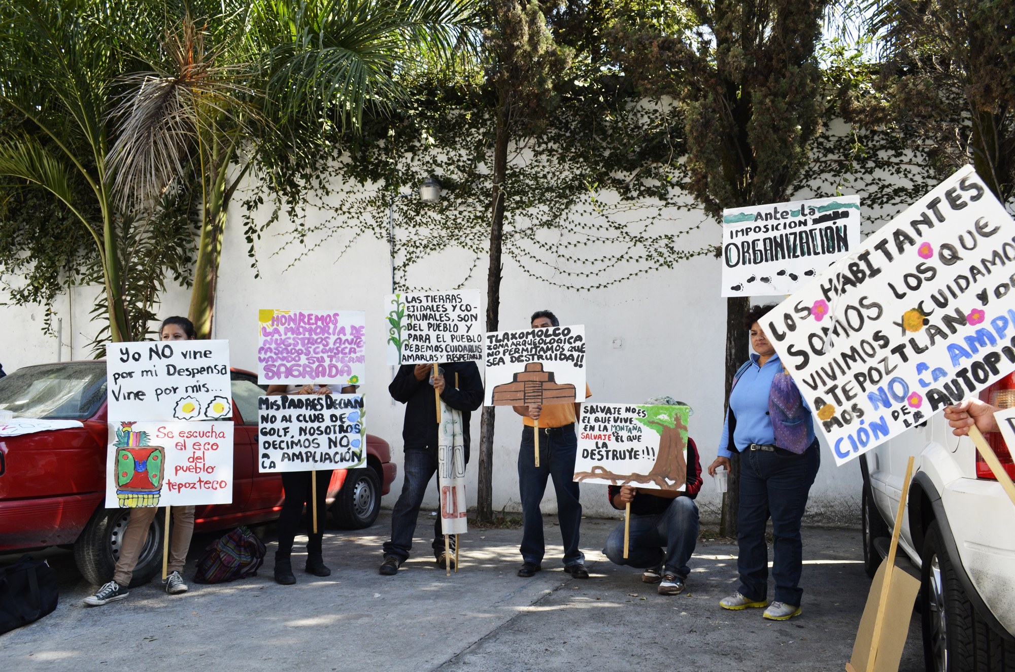 Protestan integrantes del Frente en Defensa de Tepoztlán en el Tribunal  Agrario – Conurbados Morelos