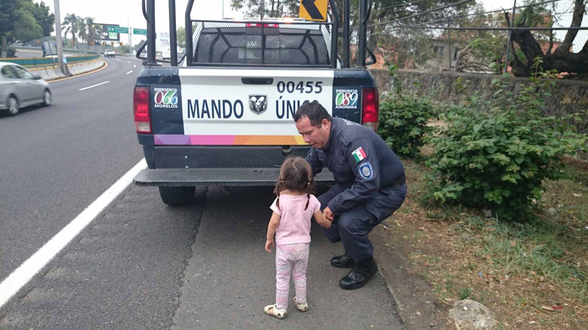 Niña De 2 Años Se Entrega A La Policia