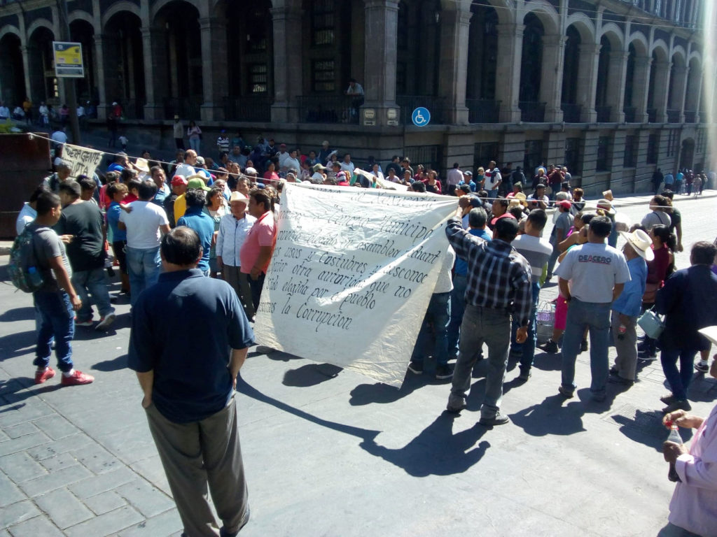 Habitantes de Xoxocotla bloquean avenida Galeana