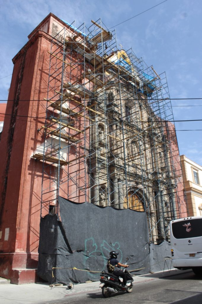 IglesiaNuestra Señora de Guadalupe, frente a catedral de Cuernavaca