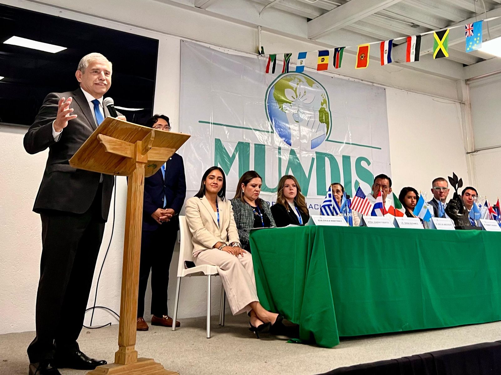 José Luis Urióstegui impulsa participación de la juventud en toma de ...